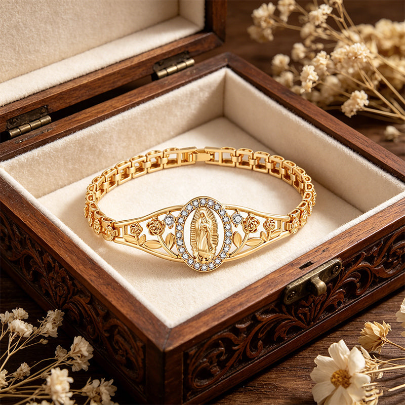✨ Gouden geometrische armband met opengewerkte detail. 💎💫