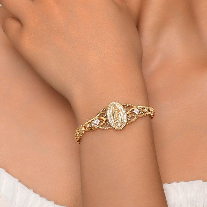 ✨ Gouden geometrische armband met opengewerkte detail. 💎💫