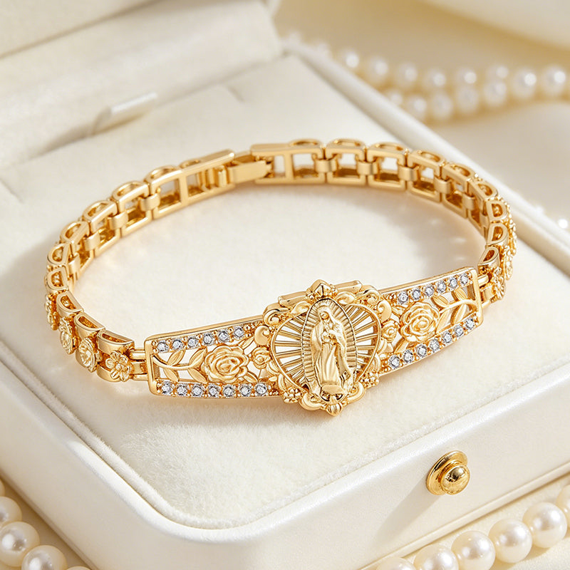 ✨ Gouden geometrische armband met opengewerkte detail. 💎💫